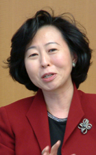 深川 由紀子氏